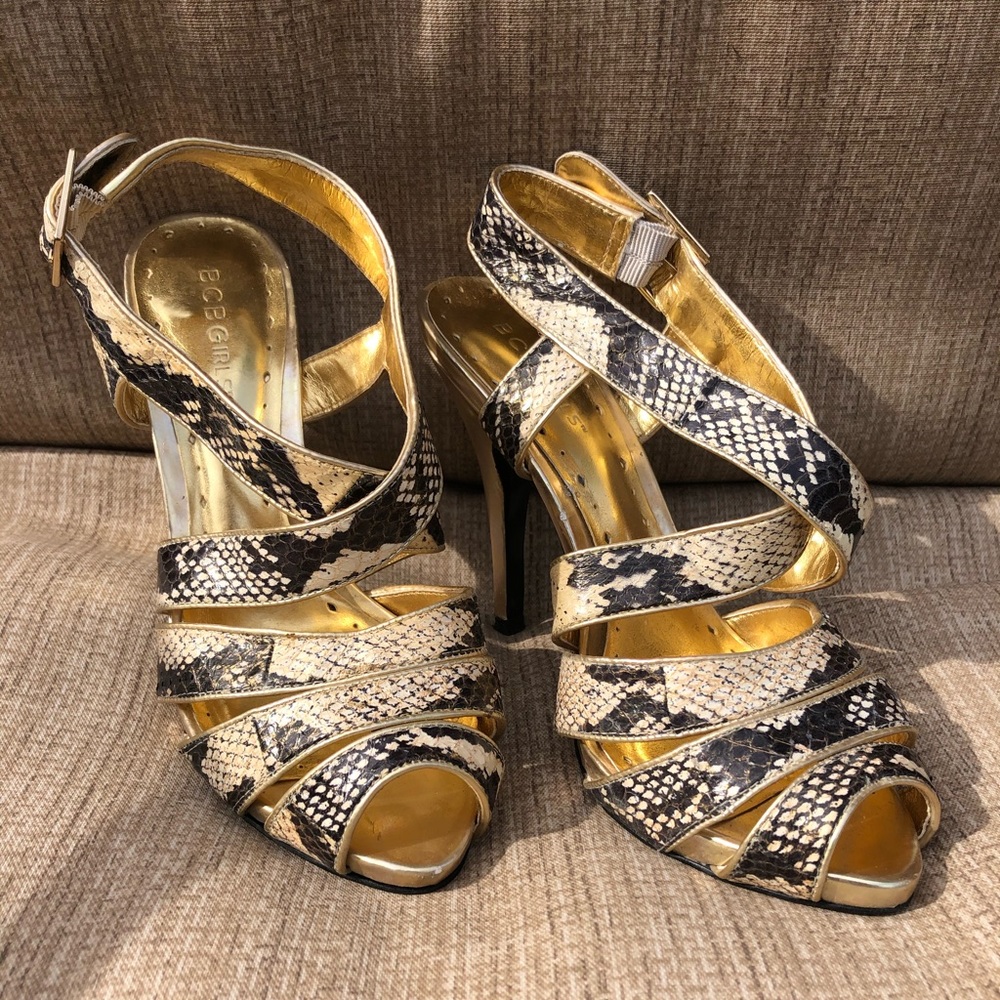 BCBGIRLS Women's High Heel Snake Print